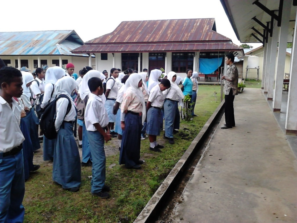 M.Sugiono SM3T Raja Ampat (10) (FILEminimizer)